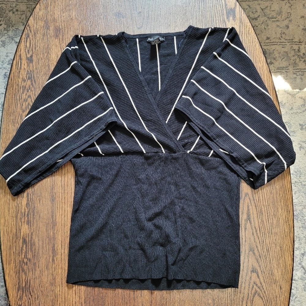 Linda Matthews Black and White Stripe Deep V-Neck Blouse Top Size Women's XL - Picture 4 of 8